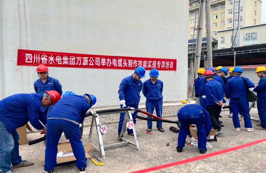 圖2為學(xué)員制作電纜頭