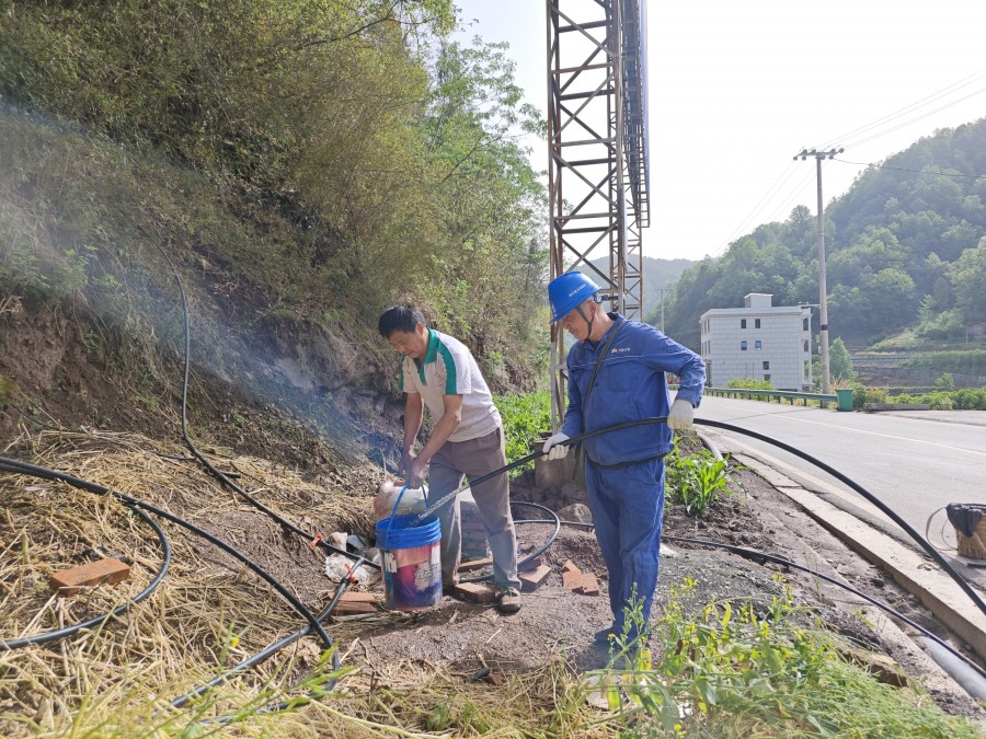 4圖為：成功抽水滿足群眾生產生活